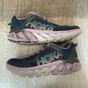 HOKA Women’s Arahi size 6.5